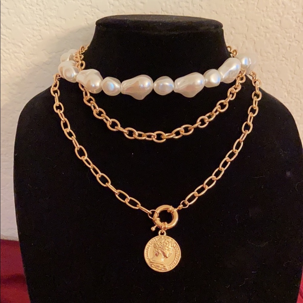 💕Last one Multi Layered Pearl Golden Necklace choker - Picture 4 of 9